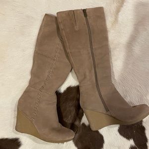 Kenneth Cole suede wedge boots( 7.5) excellent condition